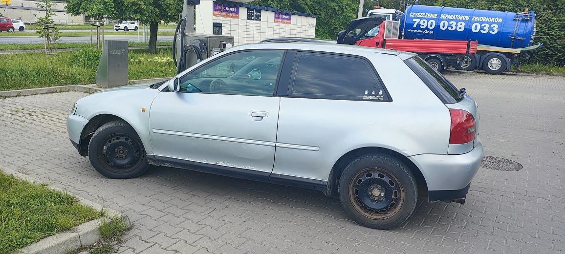 Audi a3 8l 1.6 akl na chodzie Jeździ Skręca Hamuje