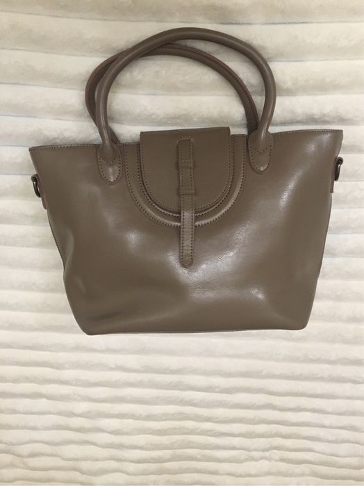 Елегантна жіноча шкіряна сумка