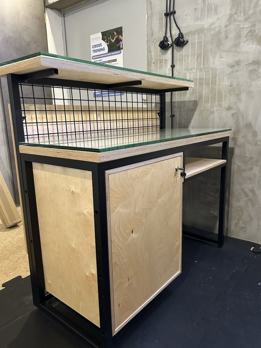 Lada Recepcja styl loftowy jak nowa sklejka do studia, salonu