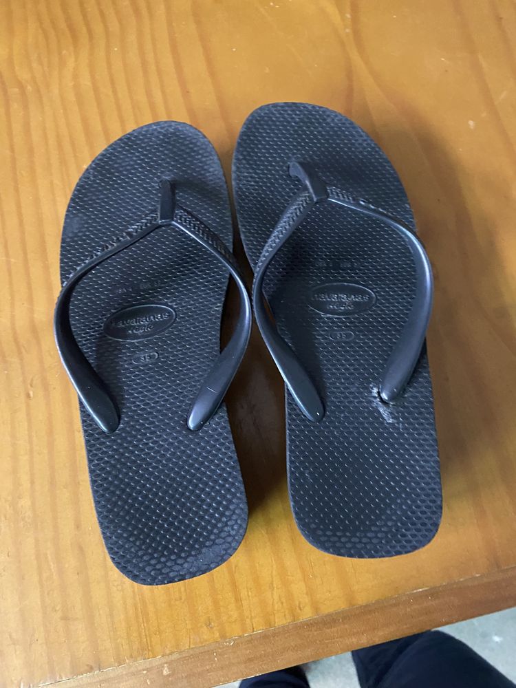 Havaianas pretas de senhora