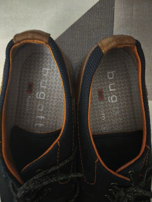 Шикарні  темно-сині туфлі дербі Bugatti