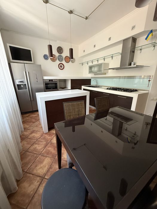 Продается двухуровневая квартира. Центр. Славянск.