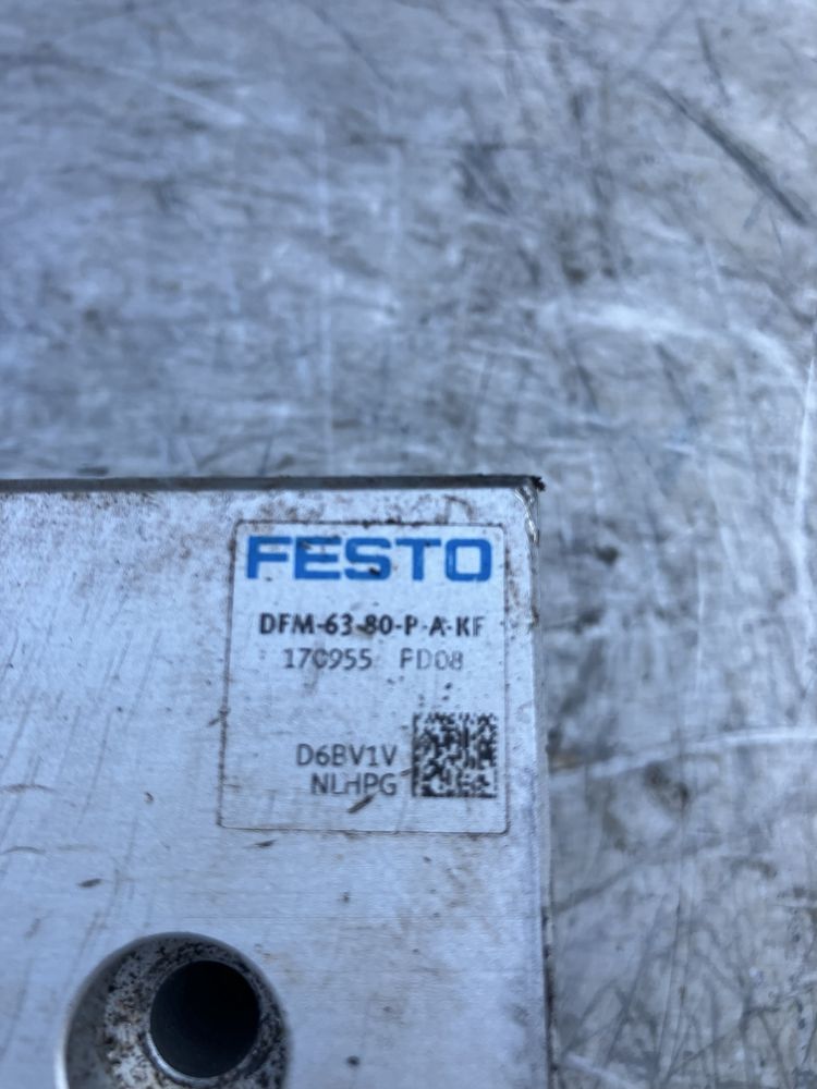 Siłownik z prowadzeniem festo dfm 63-80
