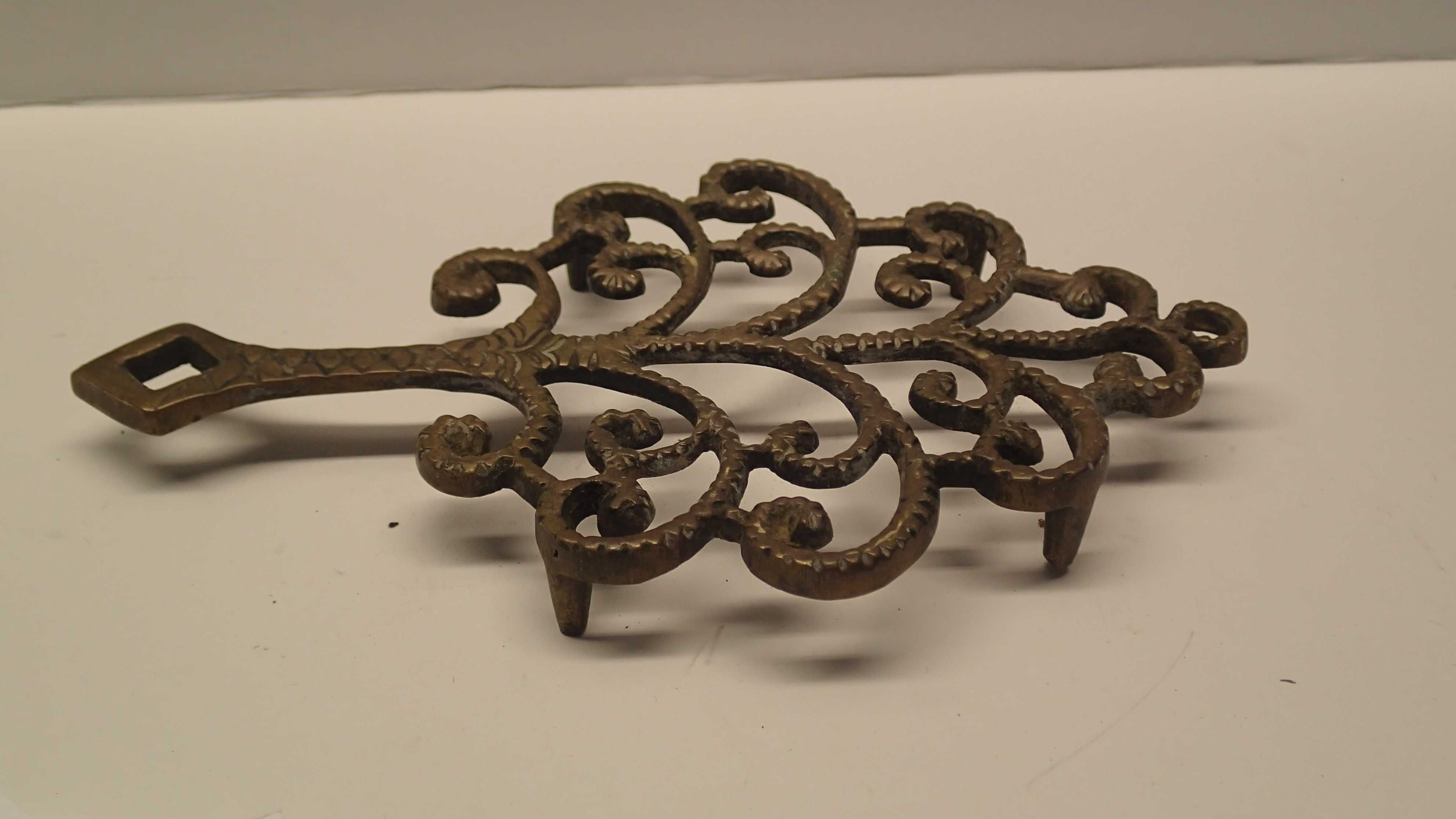 Base para tachos em Bronze