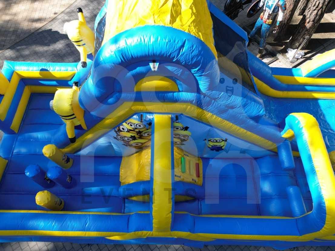 Piękny tor przeszkód combo ze zjeżdżalnią z minionkami. 9m x 4m x 4,5m