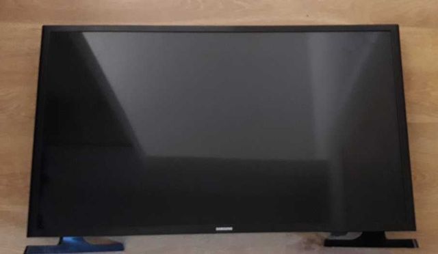 TV Samsung 32cale uszkodzony UE32M5002AK