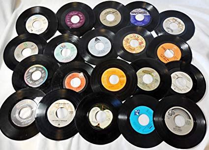 50 Discos de vinil para decoração - LPS e SINGLES