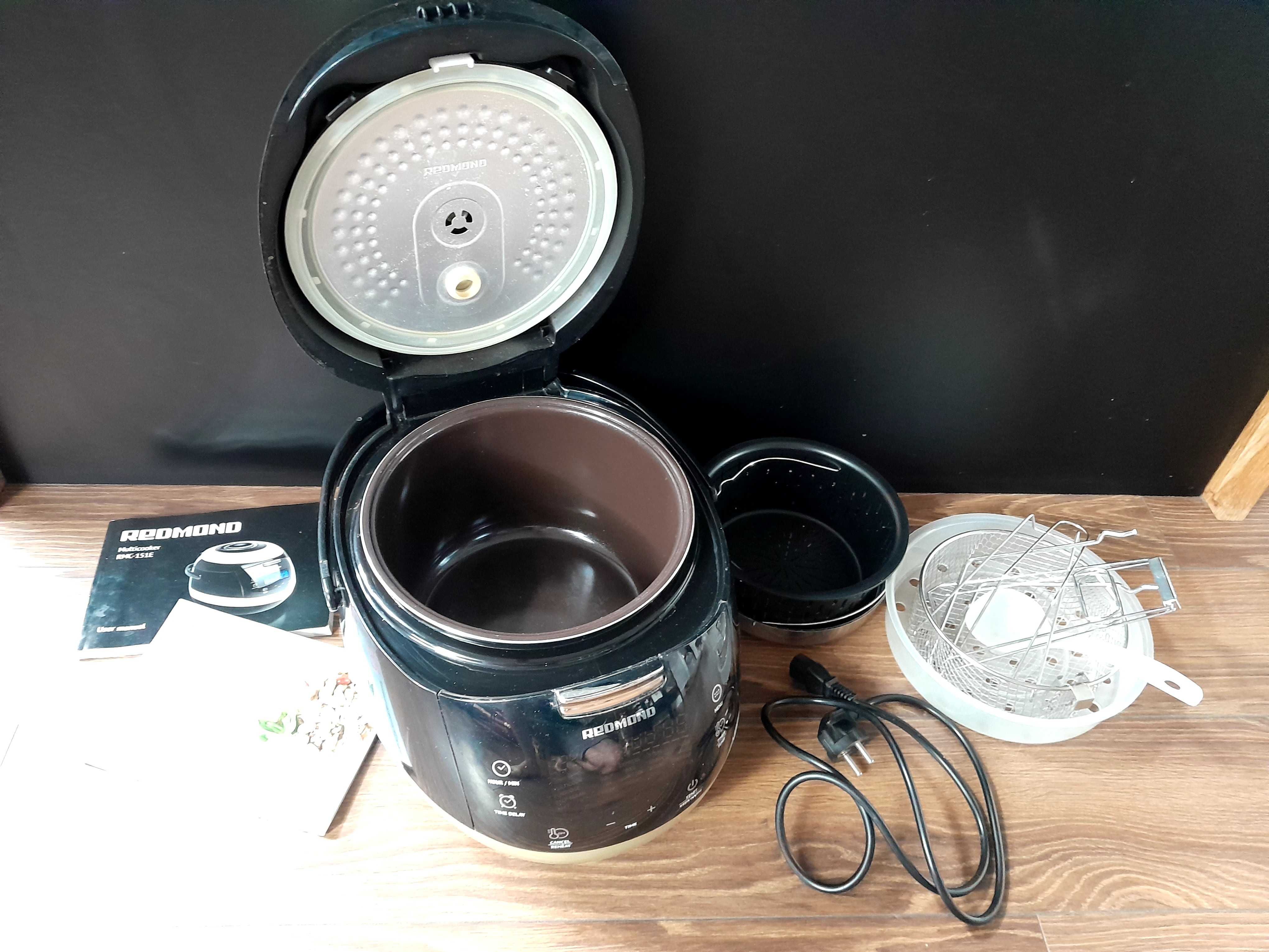 Multicooker REDMOND RMC-151E – 49 programów, komplet akcesoriów