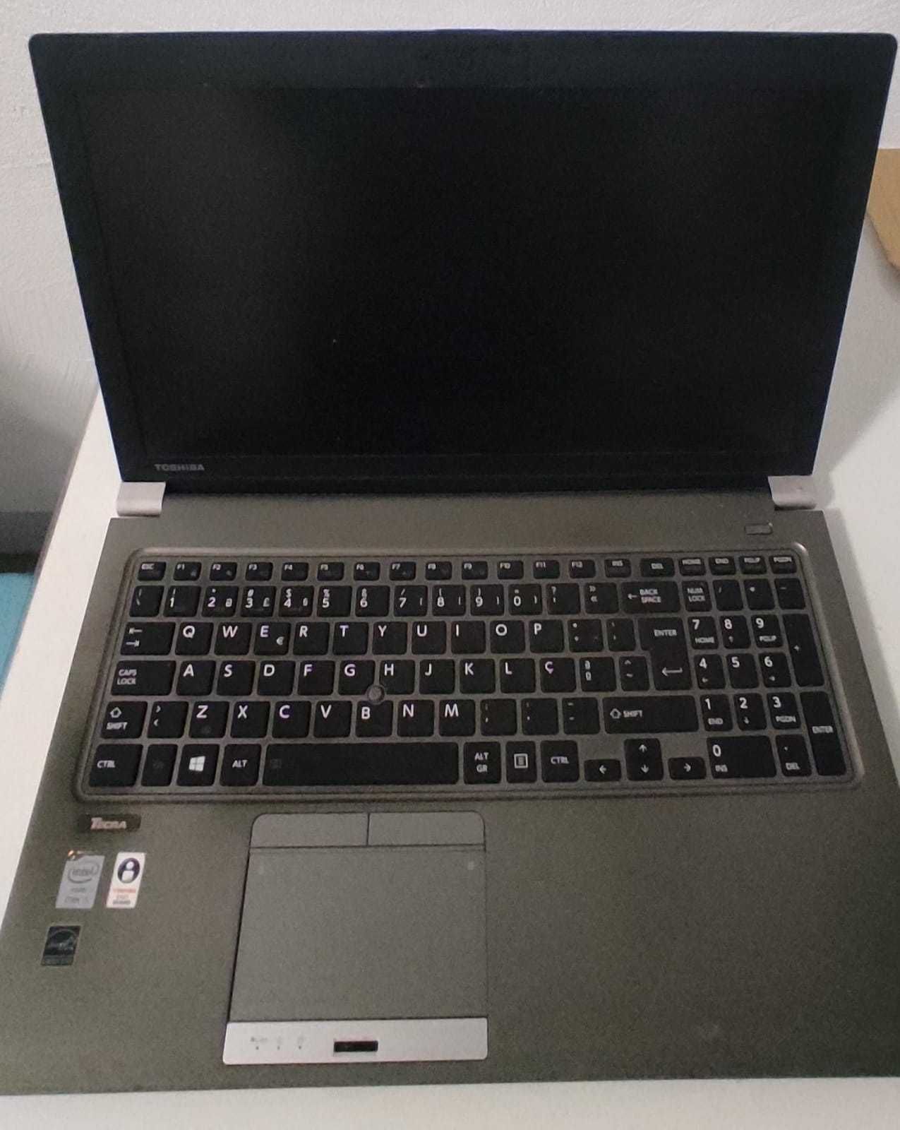 Portátil p/ trabalho e estudo com pequeno detalhe no Ecrã - 80 euros