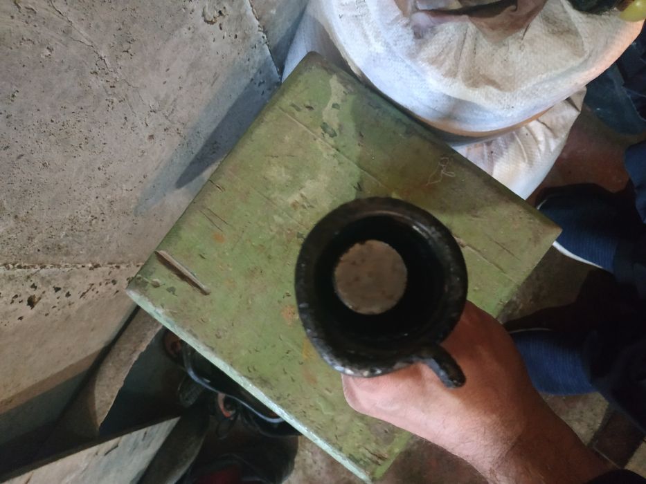 Зубило с пружиной б/у к отбойному молотку