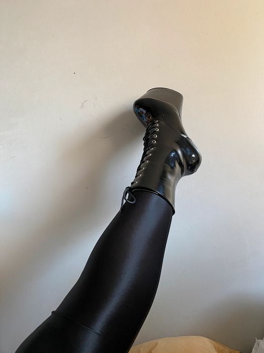 Goth Botki lakierowane błyszczące bez obcasa alternative kinky boots