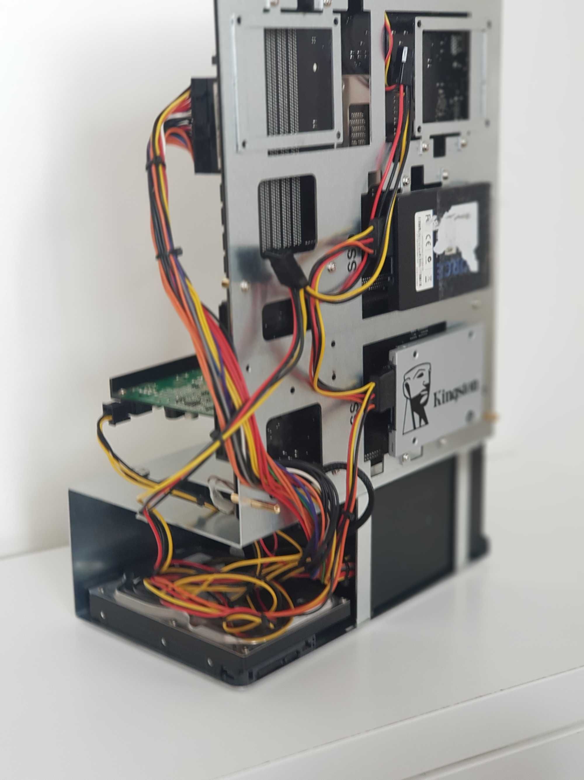 Gamingowa Open PC - V. 4 x SSD, 1 x HDD świetny wygląd