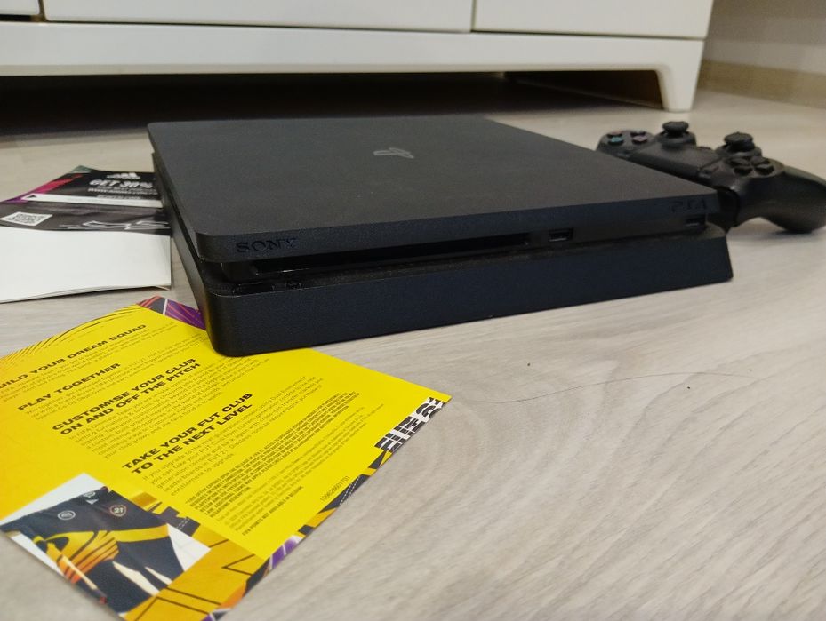 Ps4 PlayStation 4 slim 1TB GTA V Gran Turismo 7 i inne gry