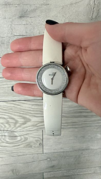 love moschino часи