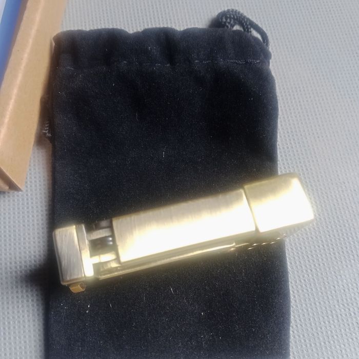 Бензиновая зажигалка