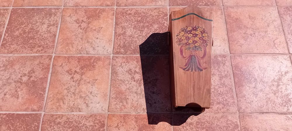 Porta guarda chuvas de madeira decorada!