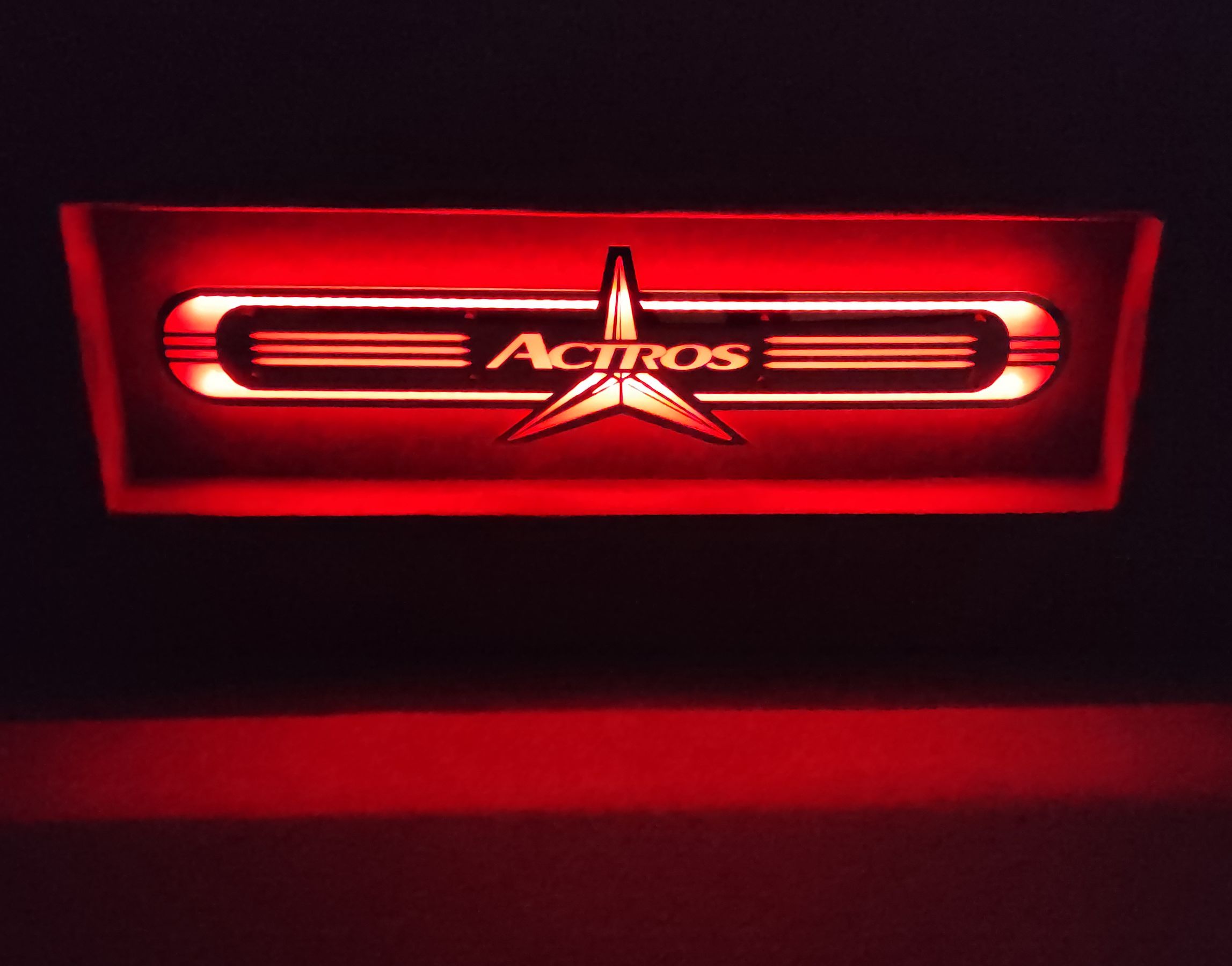 Mercedes Actros Lustro LED  na tylną ścianę, nad łóżko MB01-RED