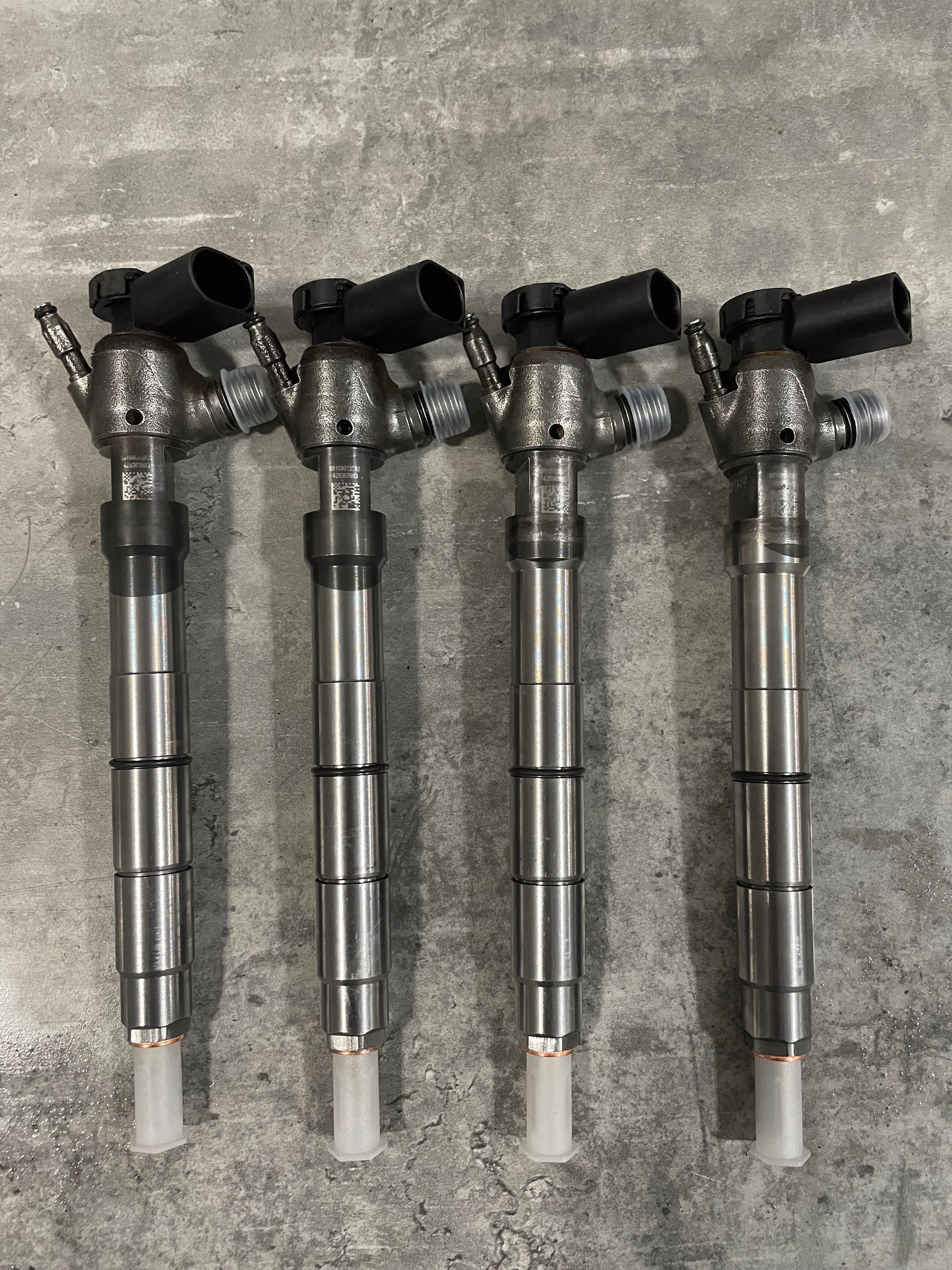 Regenerowany WTRYSKIWACZ 28.565.339 VW MAN DELPHI 2.0 TDI 03N.130.277J