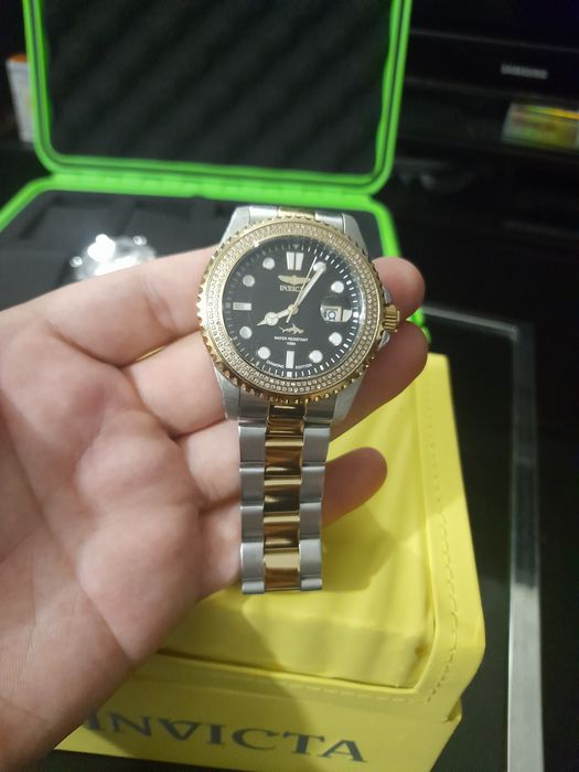 Relógio invicta original com brilhantes  na caixa