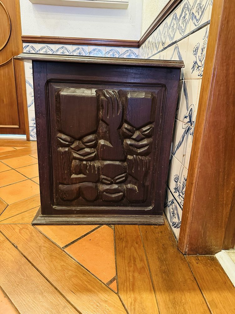 Arca com desenhos Malangatana em madeira Jambire