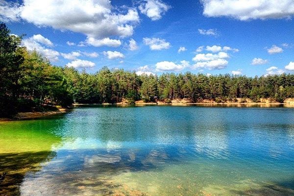 Будинок у ліса, з газом. Блакитні озера.