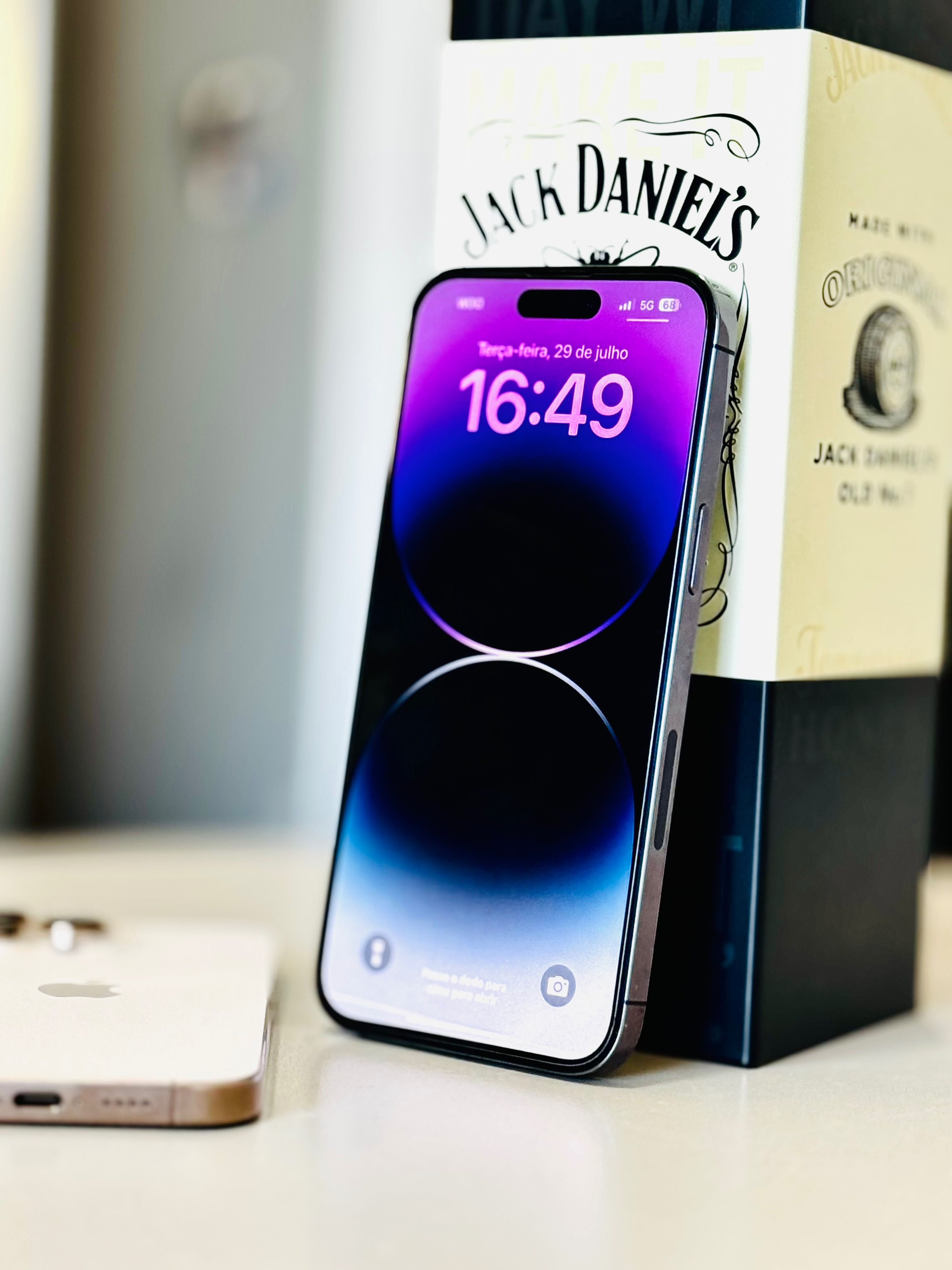 iPhone 14 Pro Max semi novo, sem detalhes