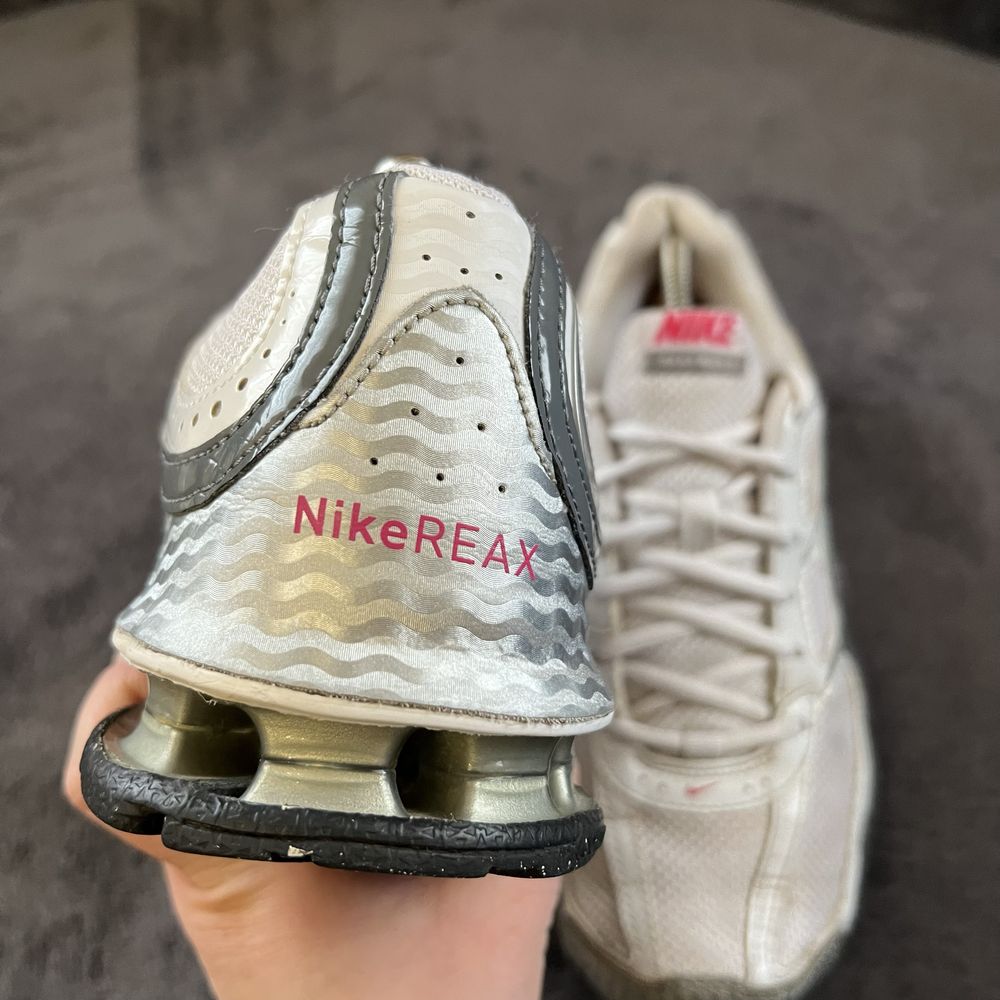 Жіночі кросівки Nike reax run 5. P. 42.