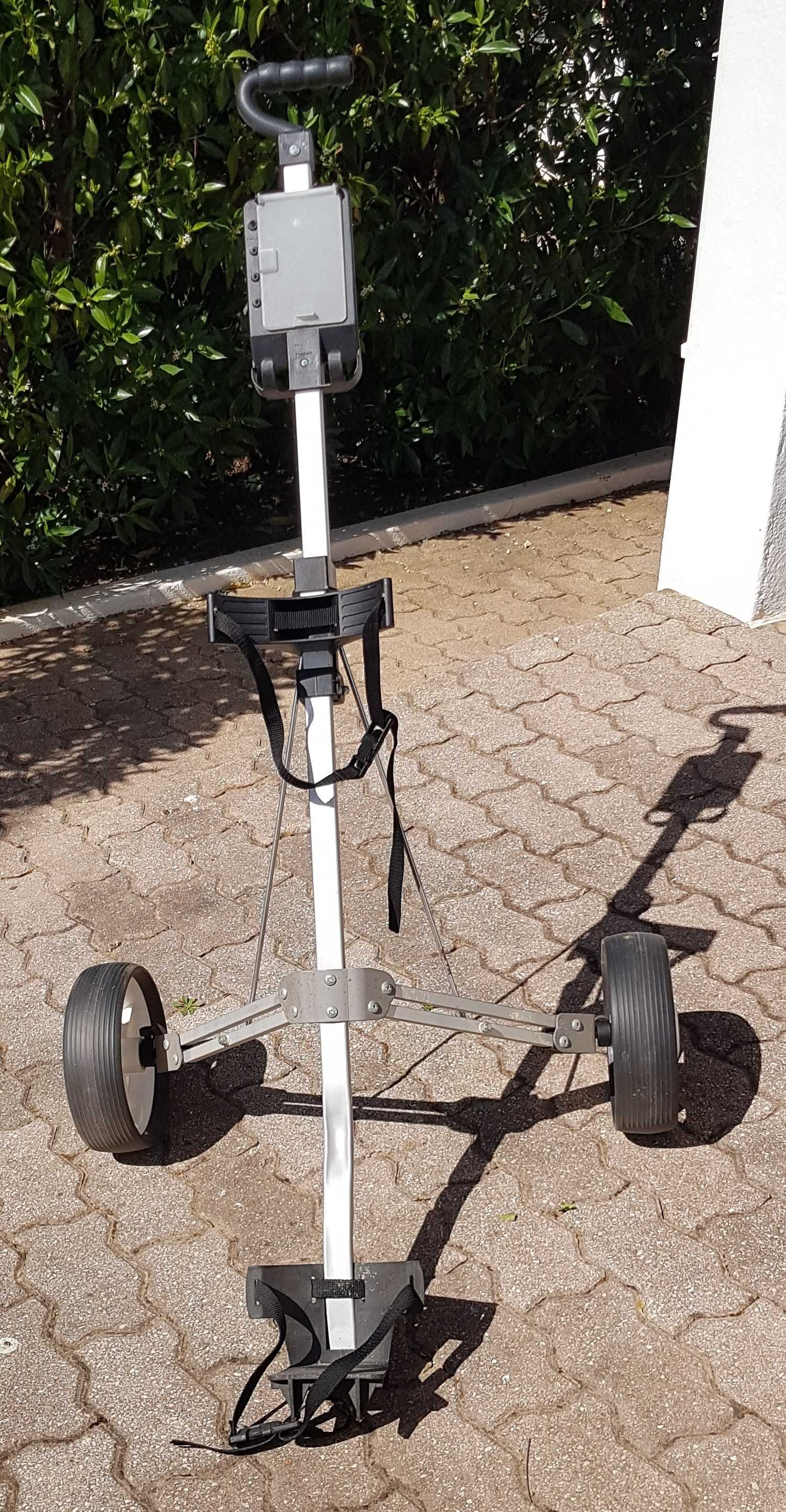 Foldable golf trolley as new / Carrinho de golfe dobrável como novo