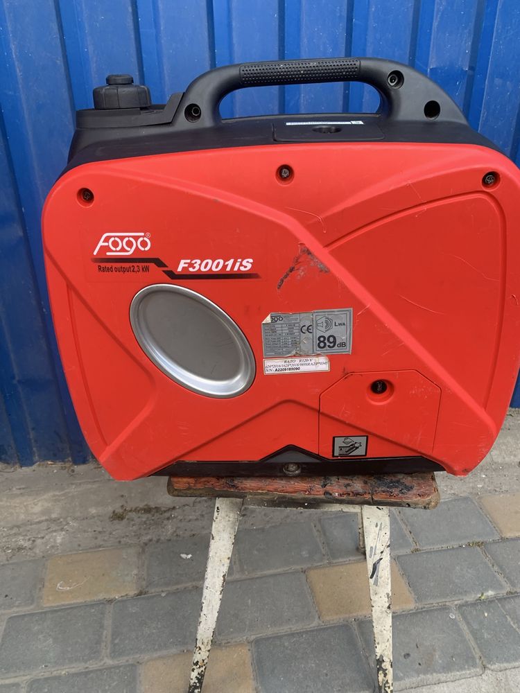Инверторный бензиновый генератор FOGO F3001 is (2,3 кВт)