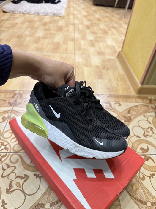 Продам NIKE AIR MAX 270