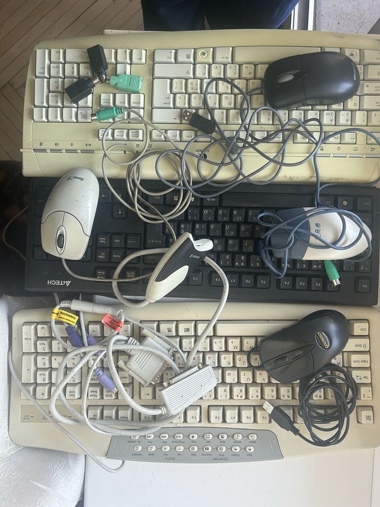 Клавіатура, миша, картридер