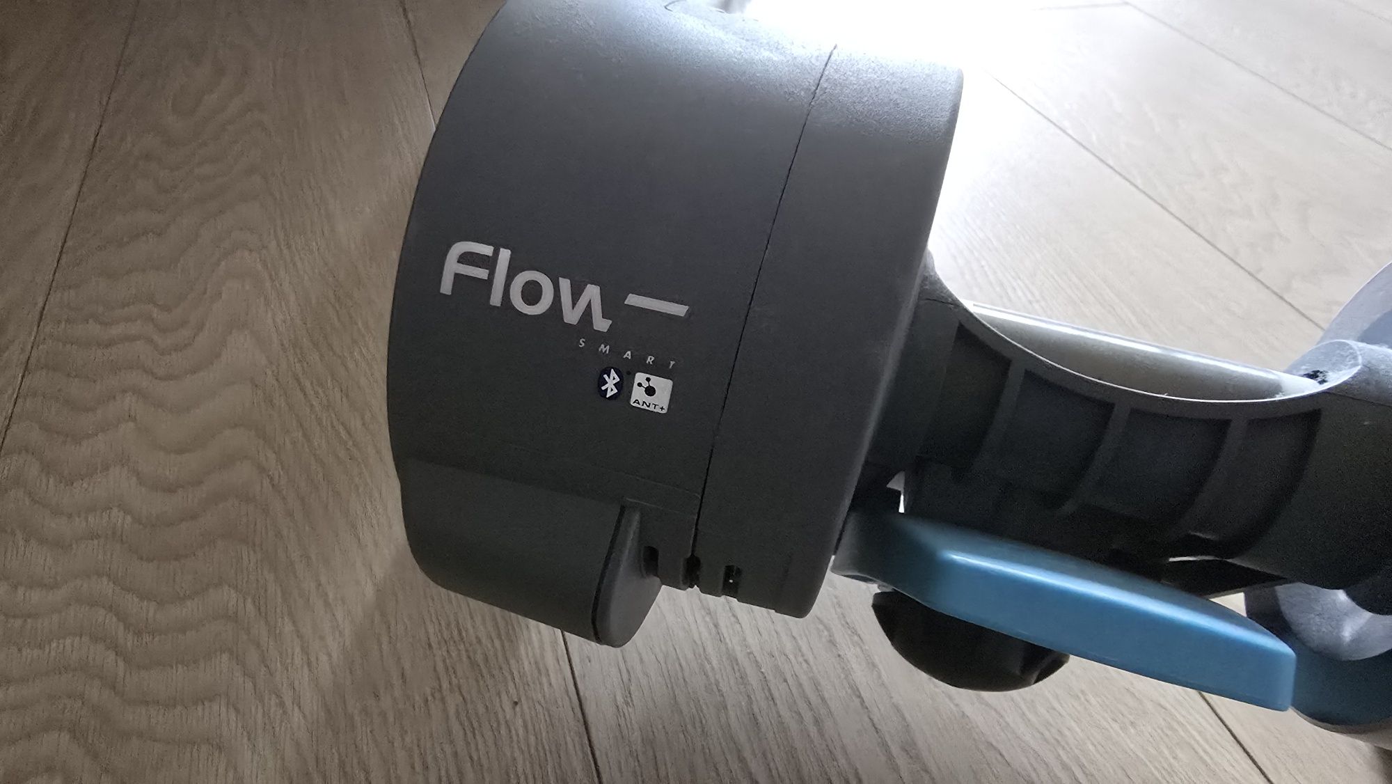 Trenażer rowerowy Tacx Flow Smart (użyty 3 razy. zabrakło motywacji..