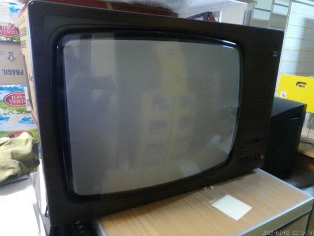 Televisão antiga dos Anos 80 da Marca ITT Televisor Vintage Coleção