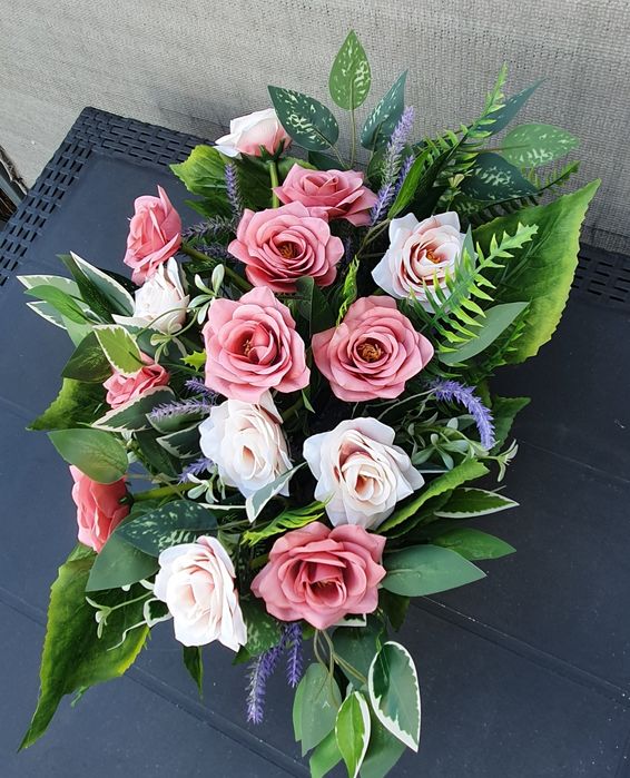 stroik na grób cmentarz taras balkon róże różyczki w doniczce 47