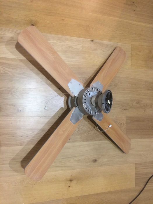 Lampa Sufitowa z Wiatrakiem