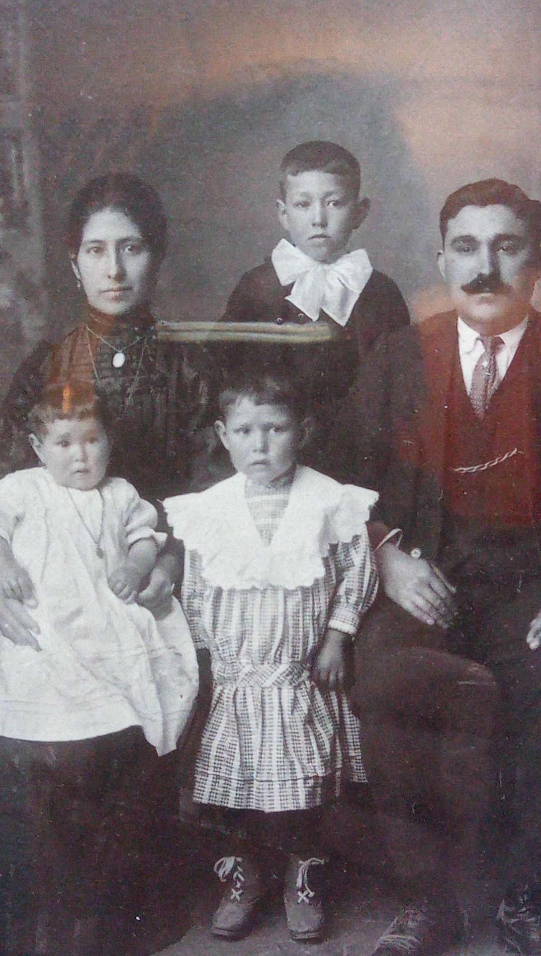 Moldura com foto antiga cerca de 100 anos