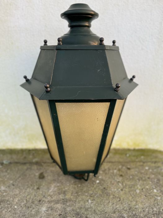 Candeeiros de rua antigos  pintados à cor