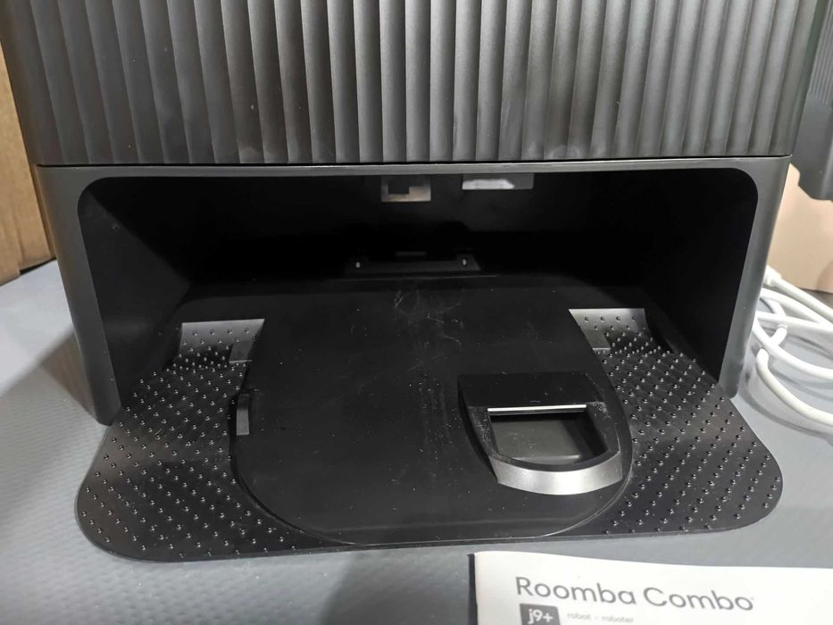 Odkurzacz robot sprzątający Roomba Combo j9+ stacja Clean Base AutoFil