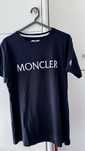 T-shirt Moncler com etiquetas