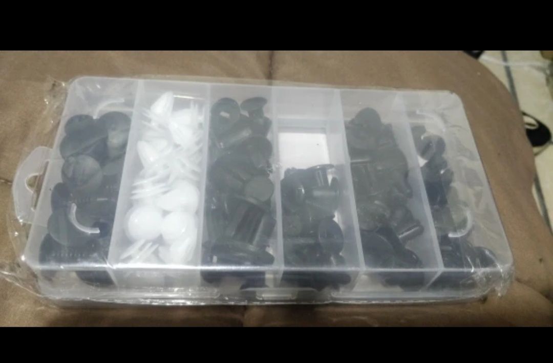 Kit de 100 Rebites Nylon , Molas de Friso, Clipes de Fixação Automóvel
