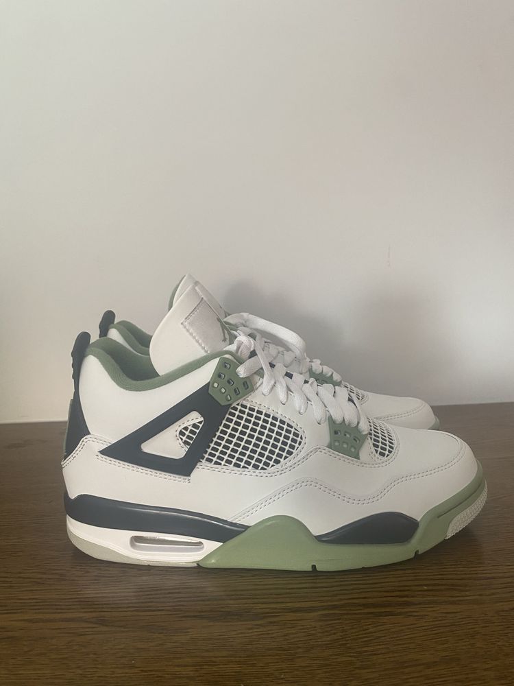 Buty Jordan 4 Seafoam Oil Green w bardzo dobrym stanie