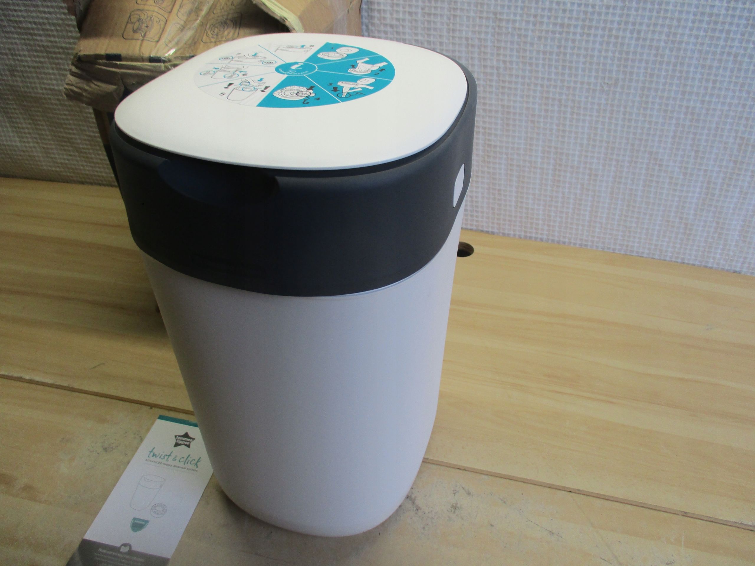 Kosz na pieluchy Sangenic Twist Tomme Tippee Biały