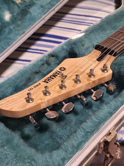 Guitarra Yamaha preta