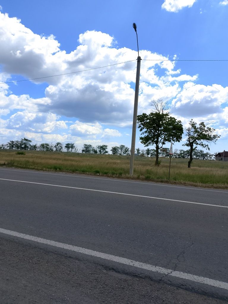 Срочно продам 4 гект, земли,на трассе , до круга,7км от хозяина