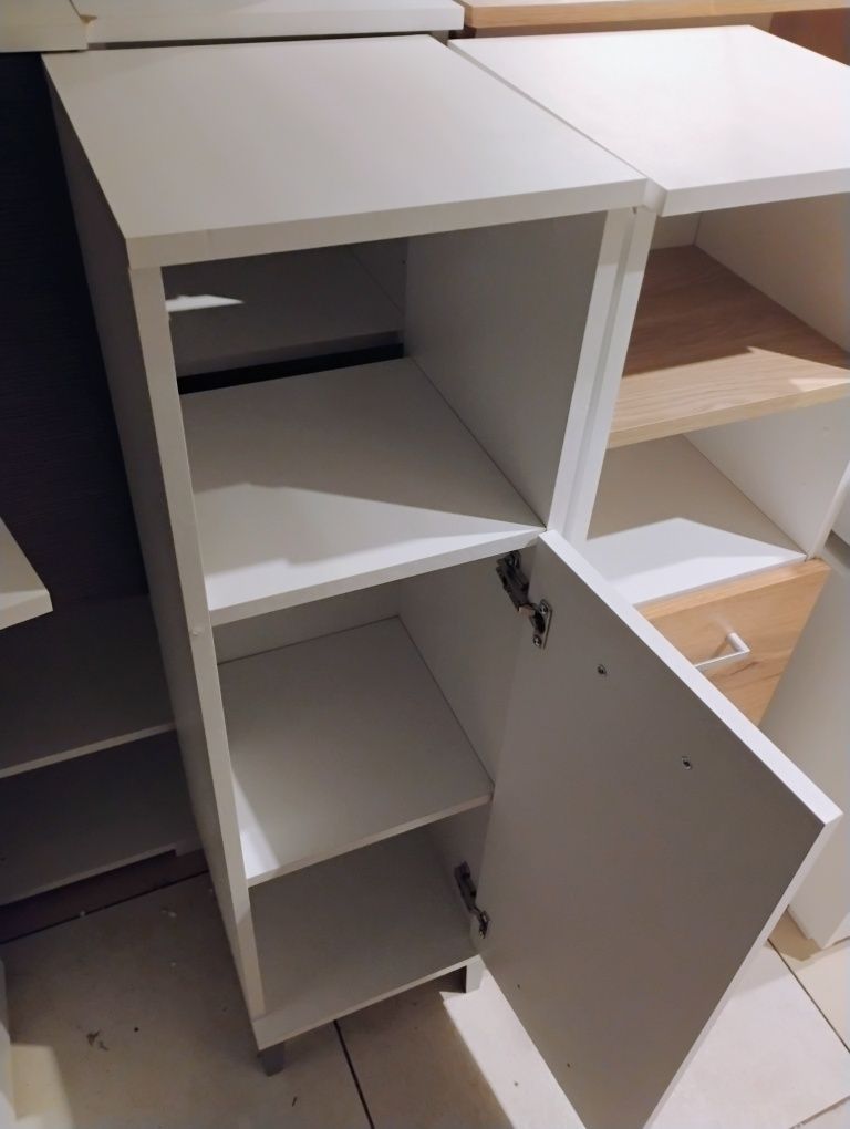 Słupki w czterech różnych wzorach. Nowe