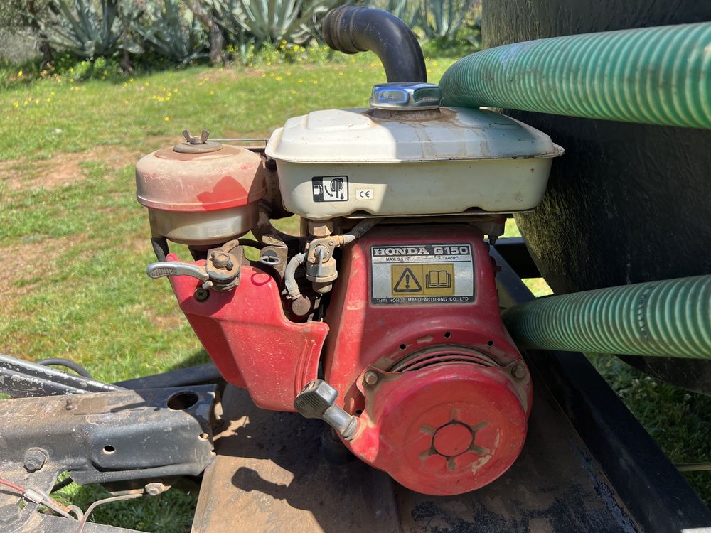 Reboque com tanque 1000 litros e motor