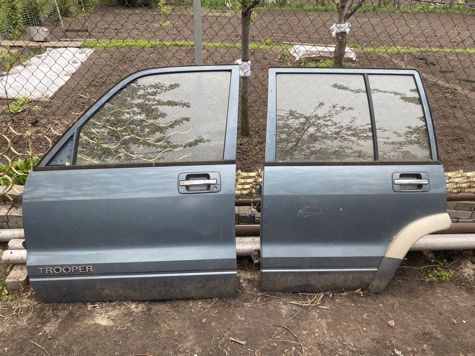 Двері Ісузу Трупер