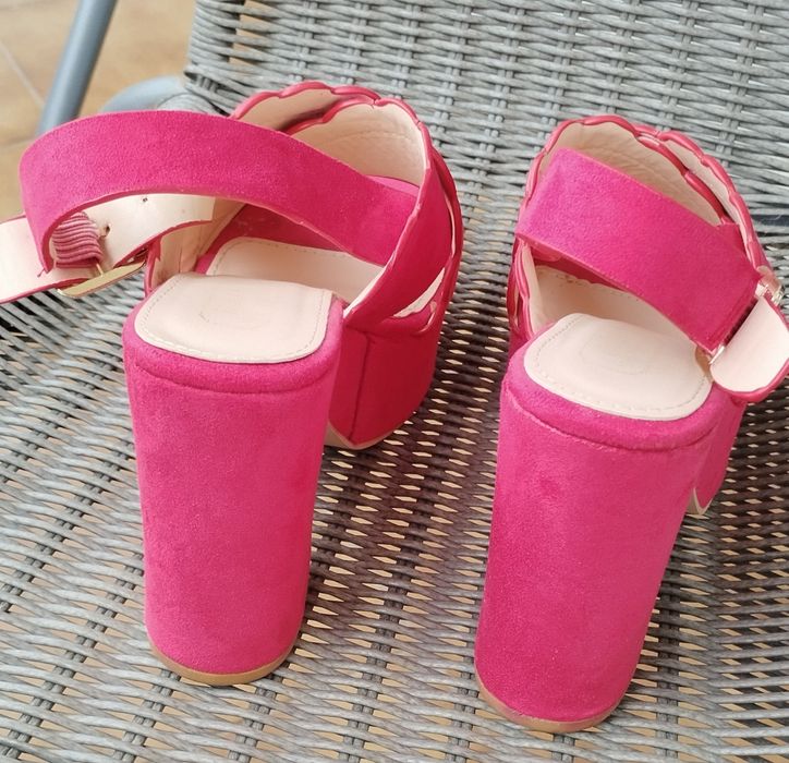 Sandálias vermelhas