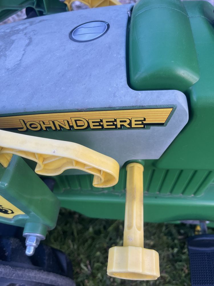 Traktor john deere duży,  na pedały