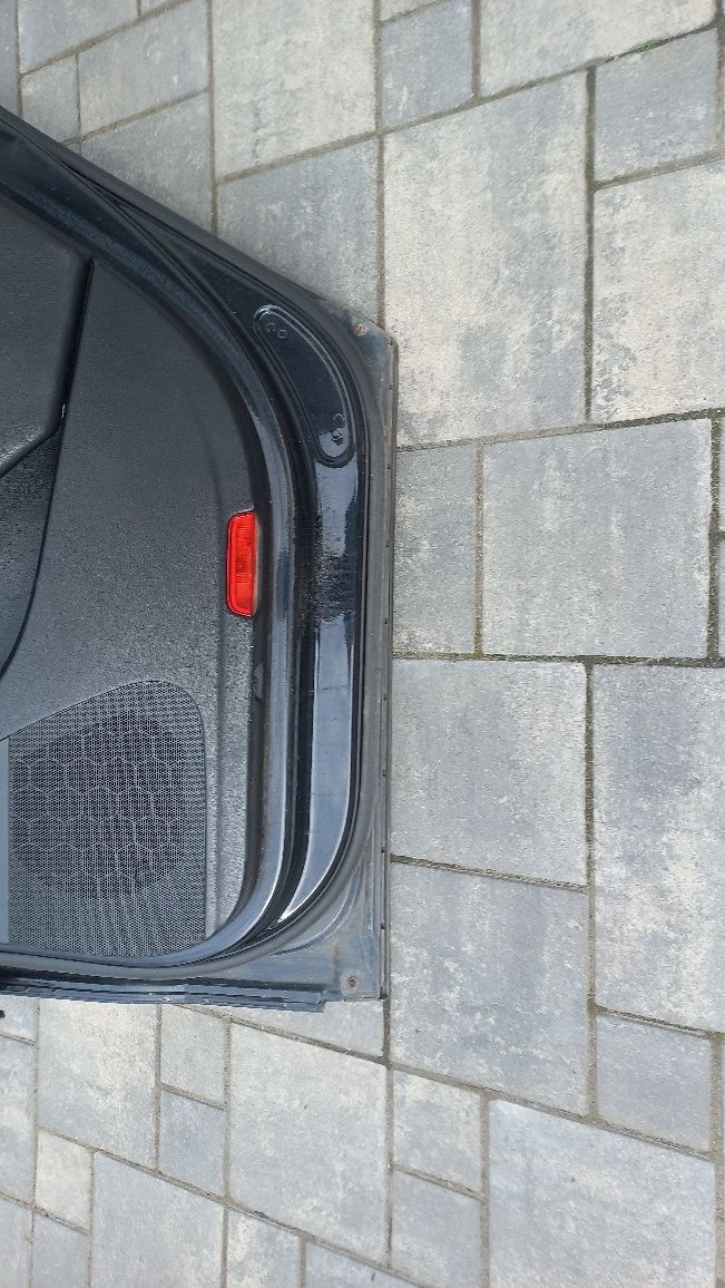 VW Passat b6 drzwi tylne prawe prawy tyl  kombi lc9x czarne